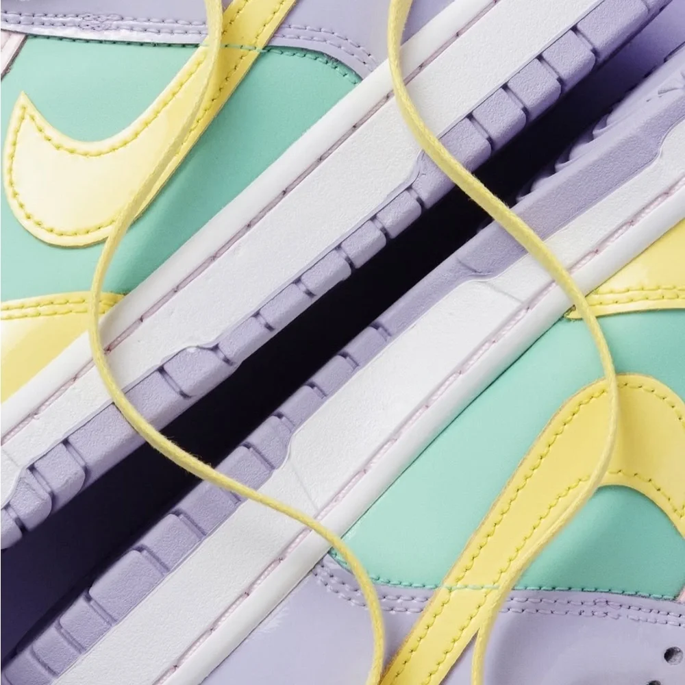 Nike dunk Easter 
Brand new - Picture 3 of 10